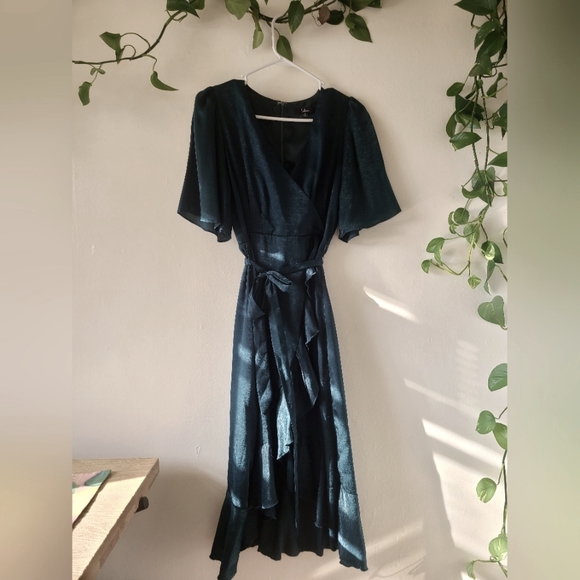 Lulu's Enerald Wrap Dress Wedding Guest - Picture 2 of 3